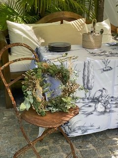 Imagen de Mantel Impermeable Liebres gris (estampa digital)