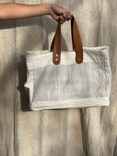 Bolso con manija de cuero en internet