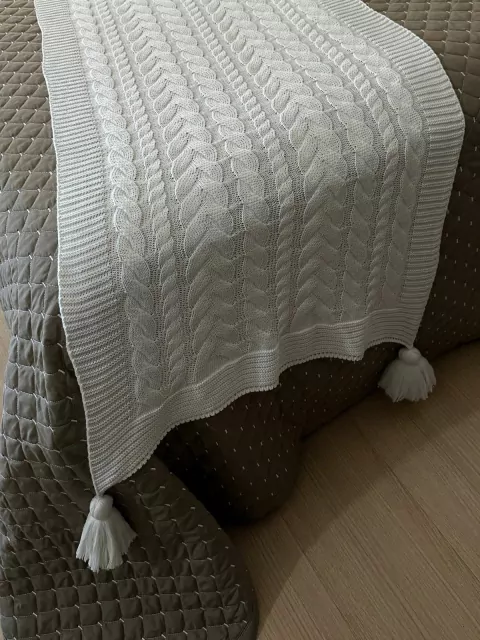 Peseira Decorativa Tricot Luana Branco King 260x60cm