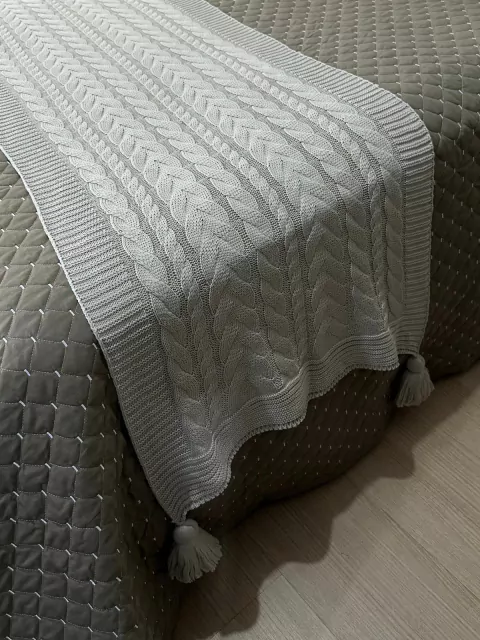 Peseira Decorativa Tricot Luana Bege King 260x60cm