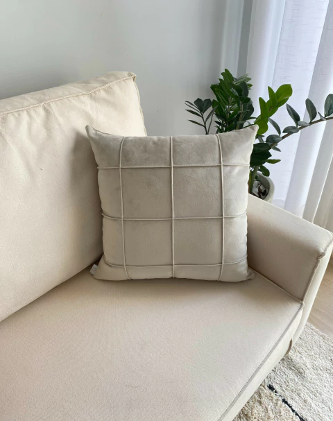 Capa de Almofada Drapeada Grid Veludo Areia 43cm