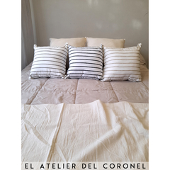 ALMOHADON GABARDINA RAYADO 40x40 - EL ATELIER DEL CORONEL