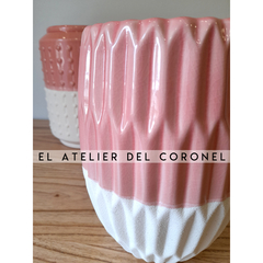 FLORERO BLANCO Y ROSA 23cm - comprar online