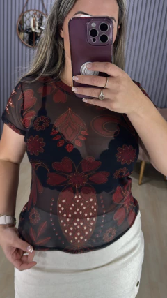 Blusa tuli estampada na internet