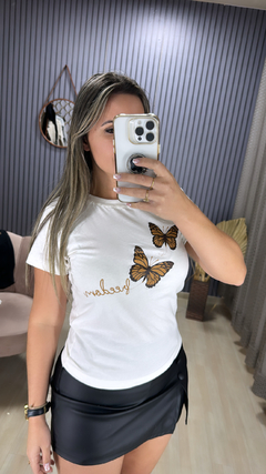 T-shirt borboletas na internet