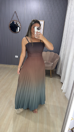 Vestido longo plissado na internet