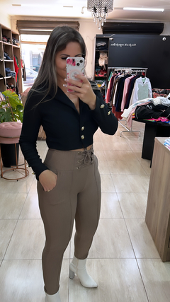 Calça Hellen na internet
