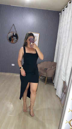 Vestido midi com nó frontal
