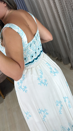 Vestido Ágata mídi na internet