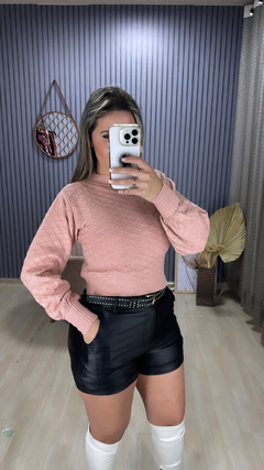 Shorts Resinado cinto aplicação