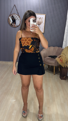 Shorts saia linho botão na internet