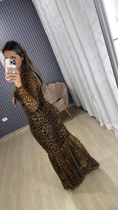 Vestido longo Tuli onça na internet