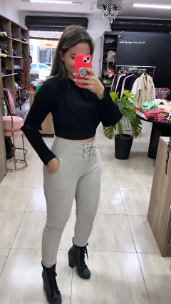 Calça Hellen na internet