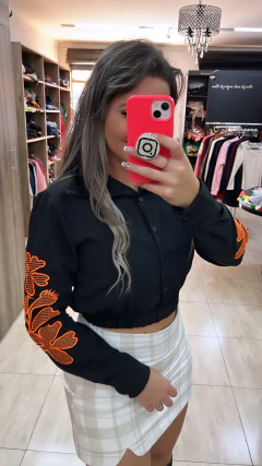 CAMISA CROPED YARA na internet