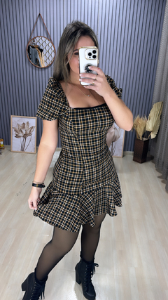 Vestido xadrez babado