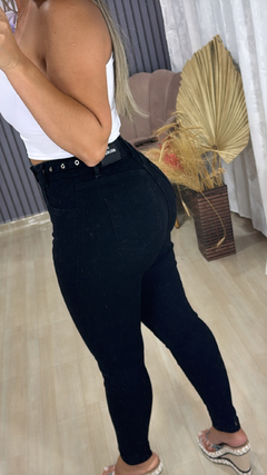 Calça jeans Melinda na internet