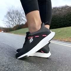ZAPATILLAS MUJER DEPORTIVAS RESISTENTES NEGRO/FUCSIA Art.22