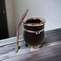 Mate de madera de algarrobo con pie y virola de alpaca con bombillon de alpaca - comprar online