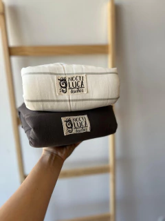 Imagen de MOCHILA ERGONÓMICA ¡SUPER PRÁCTICA & CÓMODA! (desde los 5/6 meses en adelante)