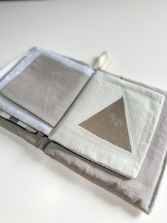 Imagen de LIBRITO SENSORIAL CON ESPEJITOS: - ¿DÓNDE ESTÁS? ACÁ ESTÁS! (DE 0 A 18 MESES)