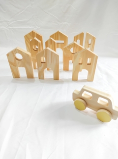 JUEGO PUEBLO: CAJA DE MADERA + 10 VIVIENDAS - tienda online
