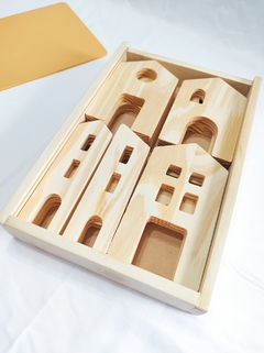 Imagen de JUEGO PUEBLO: CAJA DE MADERA + 10 VIVIENDAS