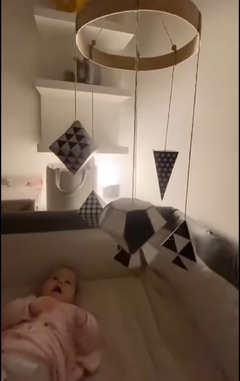MÓVIL DE ESTIMULACIÓN VISUAL - MONTESSORI