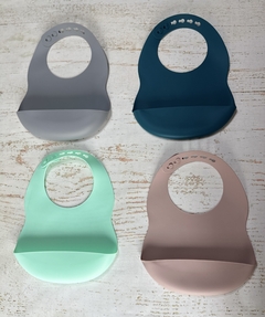 Imagen de BABERO DE SILICONA GRIS