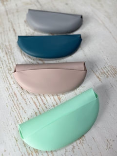 BABERO DE SILICONA AZUL - tienda online