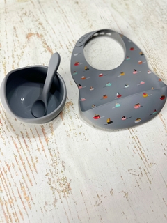 BOWL CON SOPAPA ANTIDESLIZANTE + CUCHARA (COLOR GRIS) en internet