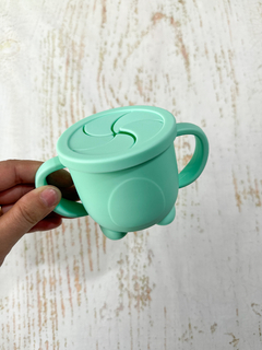 Imagen de VASO DE APRENDIZAJE ANTIDERRAME + TAPA PARA SNACKS (COLOR AQUA)