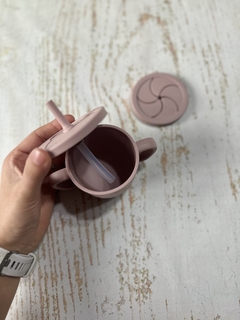 VASO DE APRENDIZAJE ANTIDERRAME + TAPA PARA SNACKS (COLOR ROSA) - tienda online