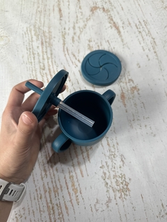 VASO DE APRENDIZAJE ANTIDERRAME + TAPA PARA SNACKS (COLOR AZUL) en internet