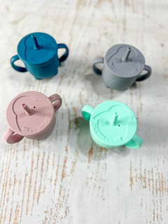 VASO DE APRENDIZAJE ANTIDERRAME + TAPA PARA SNACKS (COLOR AQUA)