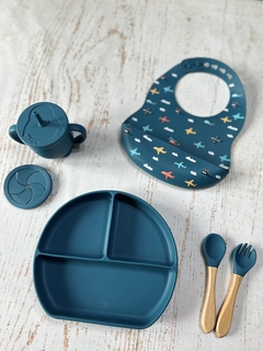 PLATO TRIPLE CON SOPAPA ANTIDESLIZANTE + CUBIERTOS (COLOR AZUL) - comprar online