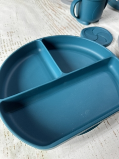 Imagen de PLATO TRIPLE CON SOPAPA ANTIDESLIZANTE + CUBIERTOS (COLOR AZUL)