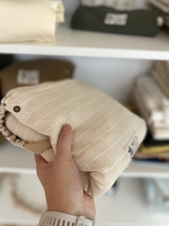 MOCHI ERGONÓMICA NOCTI ¡SUPER PRÁCTICA & CÓMODA! (desde los 5/6 meses en adelante) - Mamá Creativa