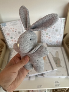 Baby conejito sonajero de apego - comprar online