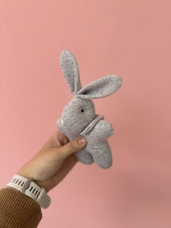Baby conejito sonajero de apego - comprar online
