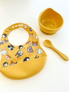 BOWL CON SOPAPA ANTIDESLIZANTE + CUCHARA (COLOR MOSTAZA) - comprar online