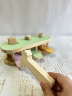 JUEGO PARA PEQUES: "BANQUITO DE DESCARGA SALTARÍN" - comprar online