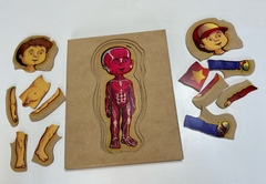 ROMPECABEZAS DE MADERA NENE O NENA MONTESSORI: "EL CUERPO HUMANO" (5 EN 1) - comprar online