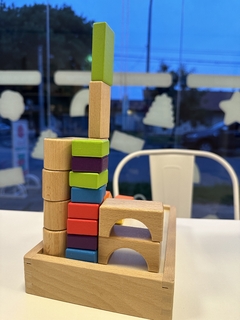 CAJONCITO DE MADERA + 30 BLOQUES NATURALES & DE COLORES