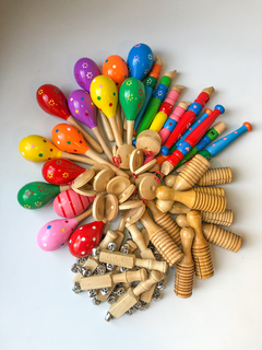 MARACA DE MADERA CON CASCABELES REFORZADOS en internet