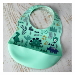 BABERO DE SILICONA CON ESTAMPAS: DINOSAURIOS en internet