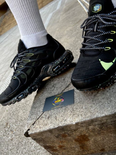 NIKE- AIR MAX TN PLUS - TERRASCAPE-PRETO E VERDE - loja online