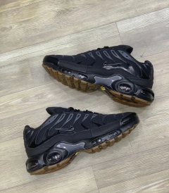 NIKE- AIR MAX TN PLUS-BLACK GUM - comprar online
