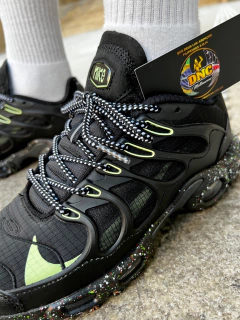 NIKE- AIR MAX TN PLUS - TERRASCAPE-PRETO E VERDE - comprar online
