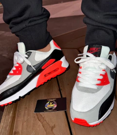 NIKE AIR MAX 90 - BRANCO/PRETO/LARANJA na internet