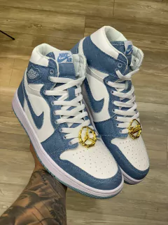 TÊNIS NIKE - AIR JORDAN 1 MID-BRANCO/JEANS